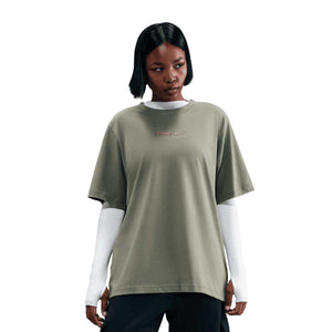 PUMAS W NK PEAK WRDMRK TEE L