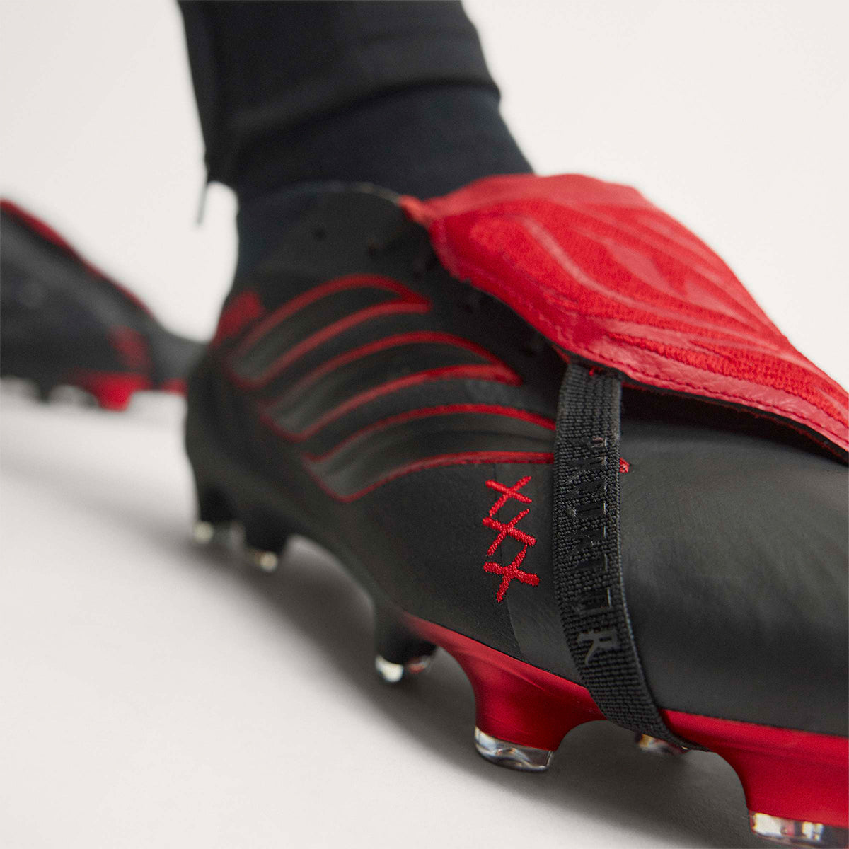 PREDATOR ELITE FT FG L-TECH CBLACK/CBLACK/VIVRED 10